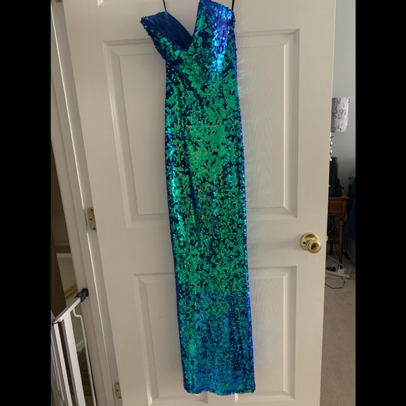 Sequin gown with matching blue suede shoes - Picture 2 of 9